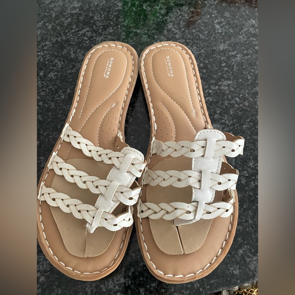 Sonoma Life+Style Willow sandal Size 8 white color NWOT